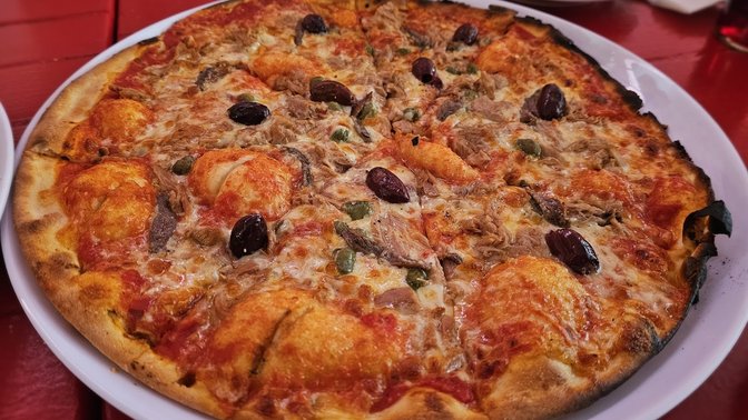 Pipi pizza café and pizza truck, bistro style restaurant