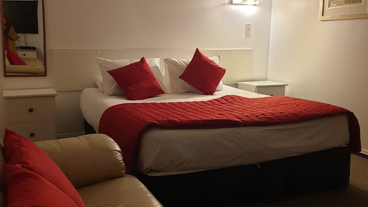 Ace High Motor Inn