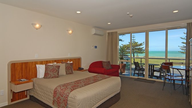 Pebble Beach Motor Inn
