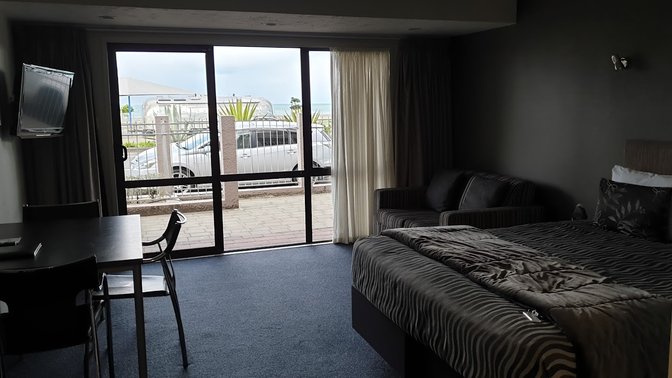 Edgewater Motor Lodge