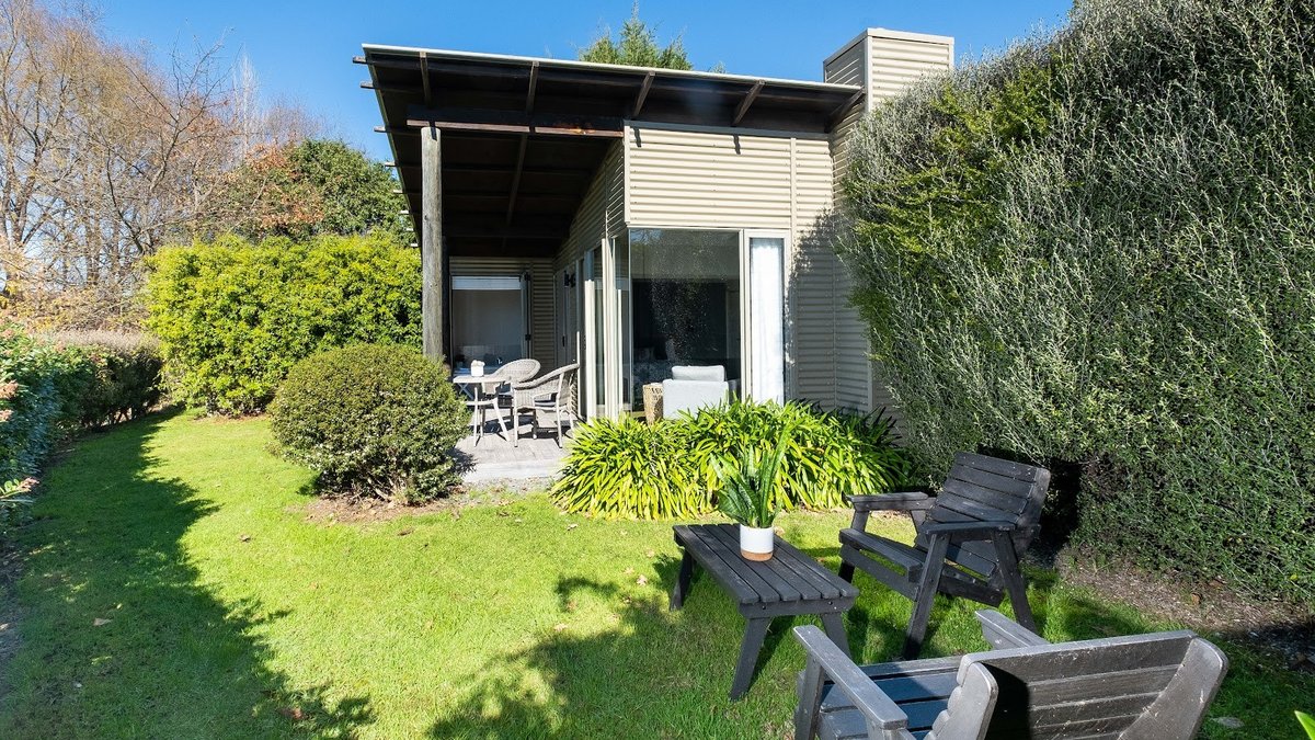 Te Awanga Cottages