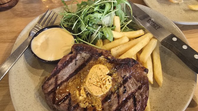 Off The Track Restaurant & Licenced Cafe