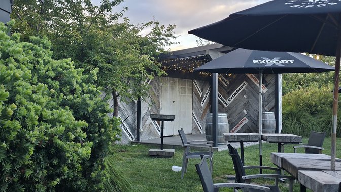 Three Wise Birds Garden Bar