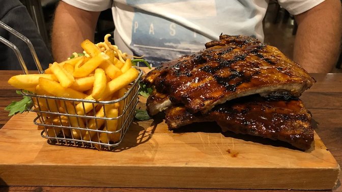 Shani's Family Eatery & Bar