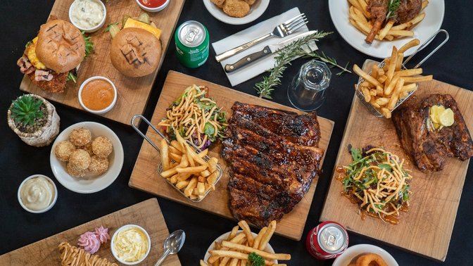 Shani's Family Eatery & Bar