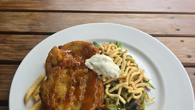 Shani's Family Eatery & Bar